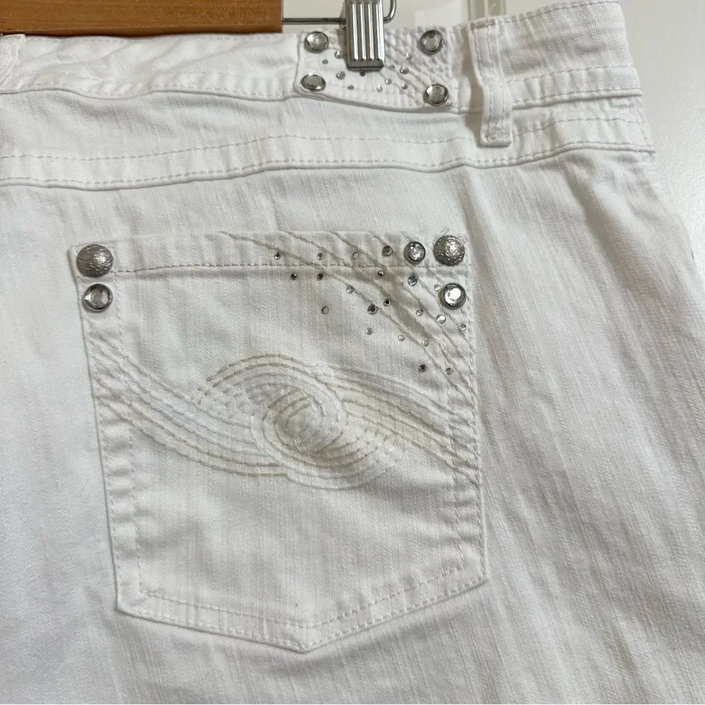 STYLE & CO‎ WOMAN PREMIUM CURVY FIT STUDDED WHITE CAPRI JEANS PLUS SIZE 20W